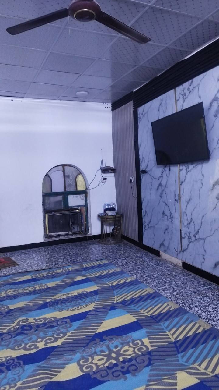 بيت للبيع تجاوز مجمع الرجاء قريب على نبر وان مجاري ومقرنص مساحه 170 سعر مناسب البيت نضيف البيت بي 3 غرف ومطبخ وصحيات  رقم الاتصال***********
