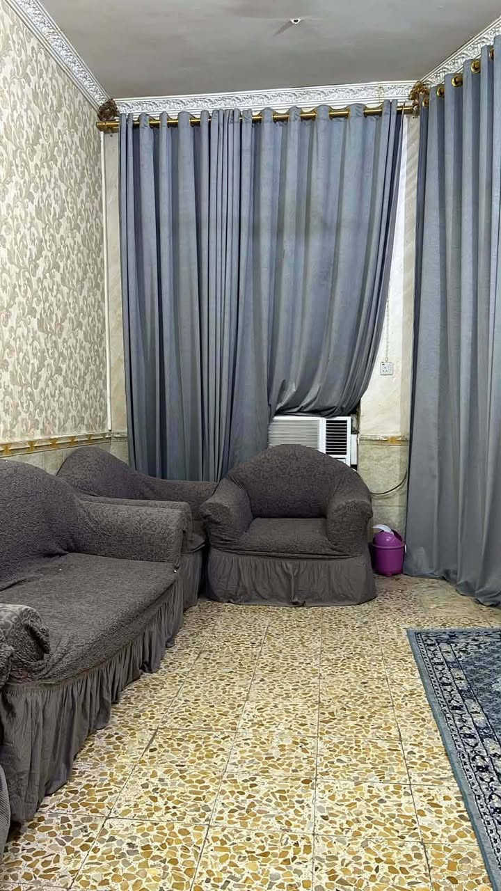 🏡 بيت للبيع – حي الأمين 🏡
📍 الموقع: حي الأمين، قريب على حسينية آل عمر، مقابل ساحة التشجير.
📐 مساحة البيت: 125 متر مربع.
🏠 تفاصيل البيت: ✅ غرفة.
✅ صالة.
✅ مطبخ.
✅ استقبال.
✅ مجموعة صحيات.
🧱 مواصفات البناء: ✔️ بناء طابوك.
✔️ كونكريت مسلح.
✔️ شغل متين ومناسب للسكن.
⭐ موقع مميز وقريب من الخدمات والأسواق.
💰 السعر: 150 مليون دينار عراقي
🔹 يوجد مجال للتفاوض.
📞 للاستفسار والتواصل:
***********
🏠 بيع وشراء وإيجار واستثمار
✨ خطوتك الأولى نحو العقار المناسب
🤝 ثقتكم أساس نجاحنا.
