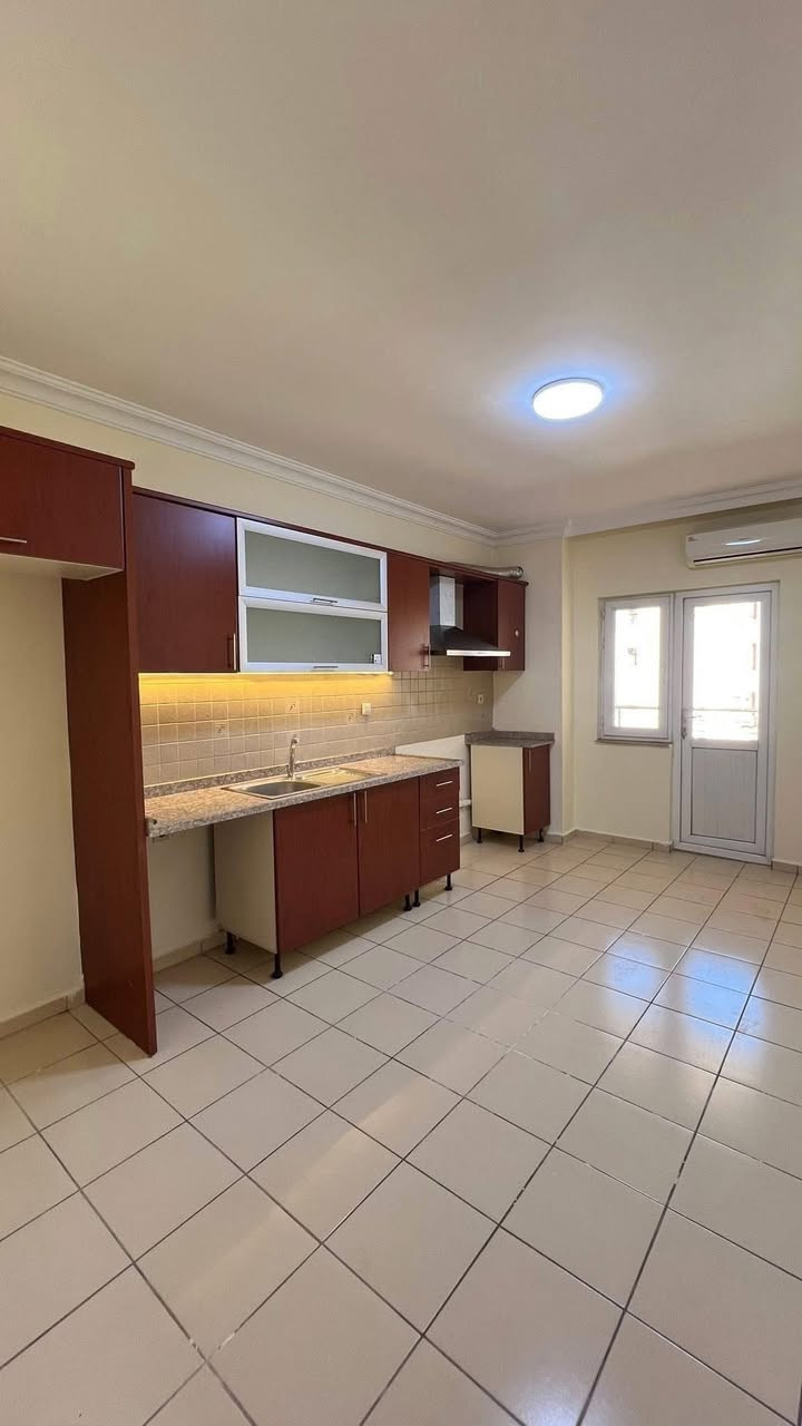 خيار مثالي للسكن و الأستثمار في موقع مطلوب و قيمة ثابتة
موقع اسثنائي في بداية مدخل المجمع مما يمنحك سهولة الدخول و الخروج

📐 المساحة: 168 متر
🏢 الطابق: السادس
🌤 الواجهة: شمال – شرق أطلالة مباشرة على الحدايق
للمزيد من المعلومات:
0750 200 8118
0770 448 8118
