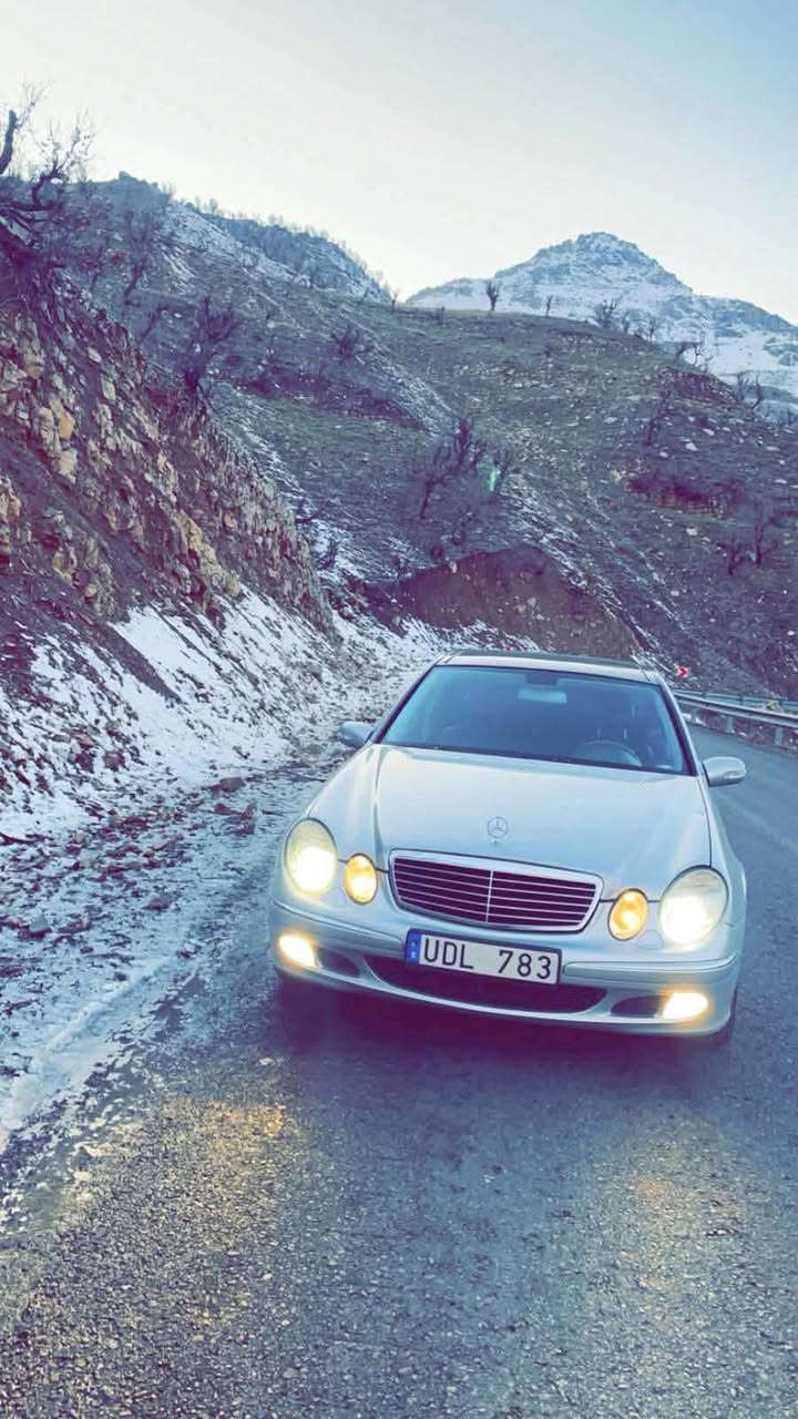 AmG E 320

ساخ ساخ ساخ 

سلاوی خواتان لێبێت ئەم سەیارە بۆ فرۆشتن 
هەموو گیانی بەشەرت مەنەفێست ئەسلی ابراهیم خەلیل 
سعری خوار بازار دەفرۆشین 
بێ بۆیاخ و سارد و شت 
قەپات مواسەفات پانۆراما 
هی خەلک سەقف و حیزامە 
هی ئێمە بێ بۆیاخ بە پارەی ئەوان

***********
***********
ڤایبەر وەتس ئەپ هەموو شتی لەسەرە 
مشتەری نی سەرمان مەیەشێنە رانية, السليمانية
