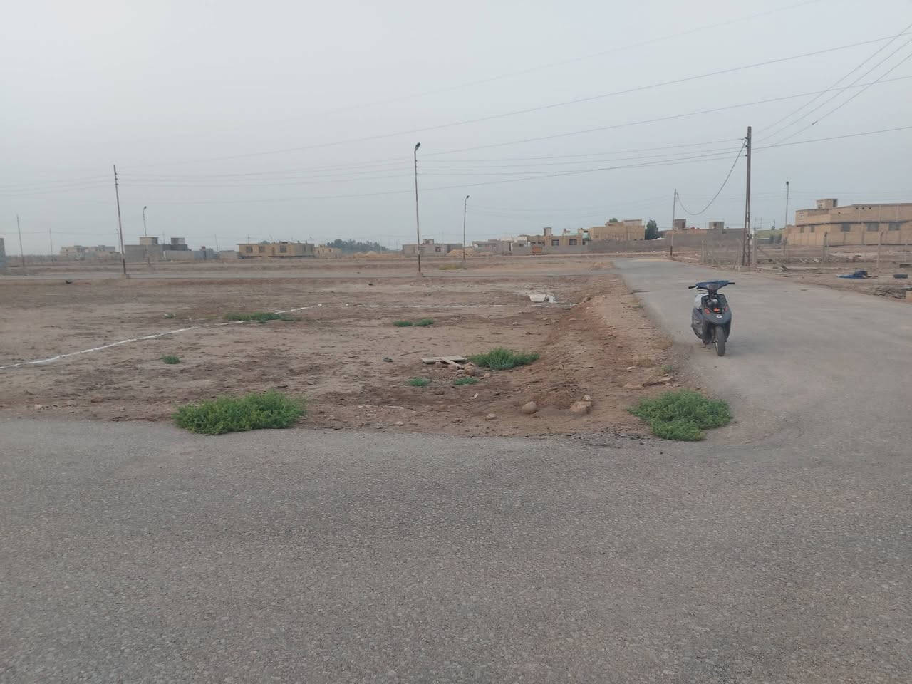 السلام عليكم قطعه ارض للبيع 
مساحه ٢٠٠متر طابو زراعي سند ٢٥ 
الحمزه الشرقي حي منصور 
رقم الهاتف ***********
