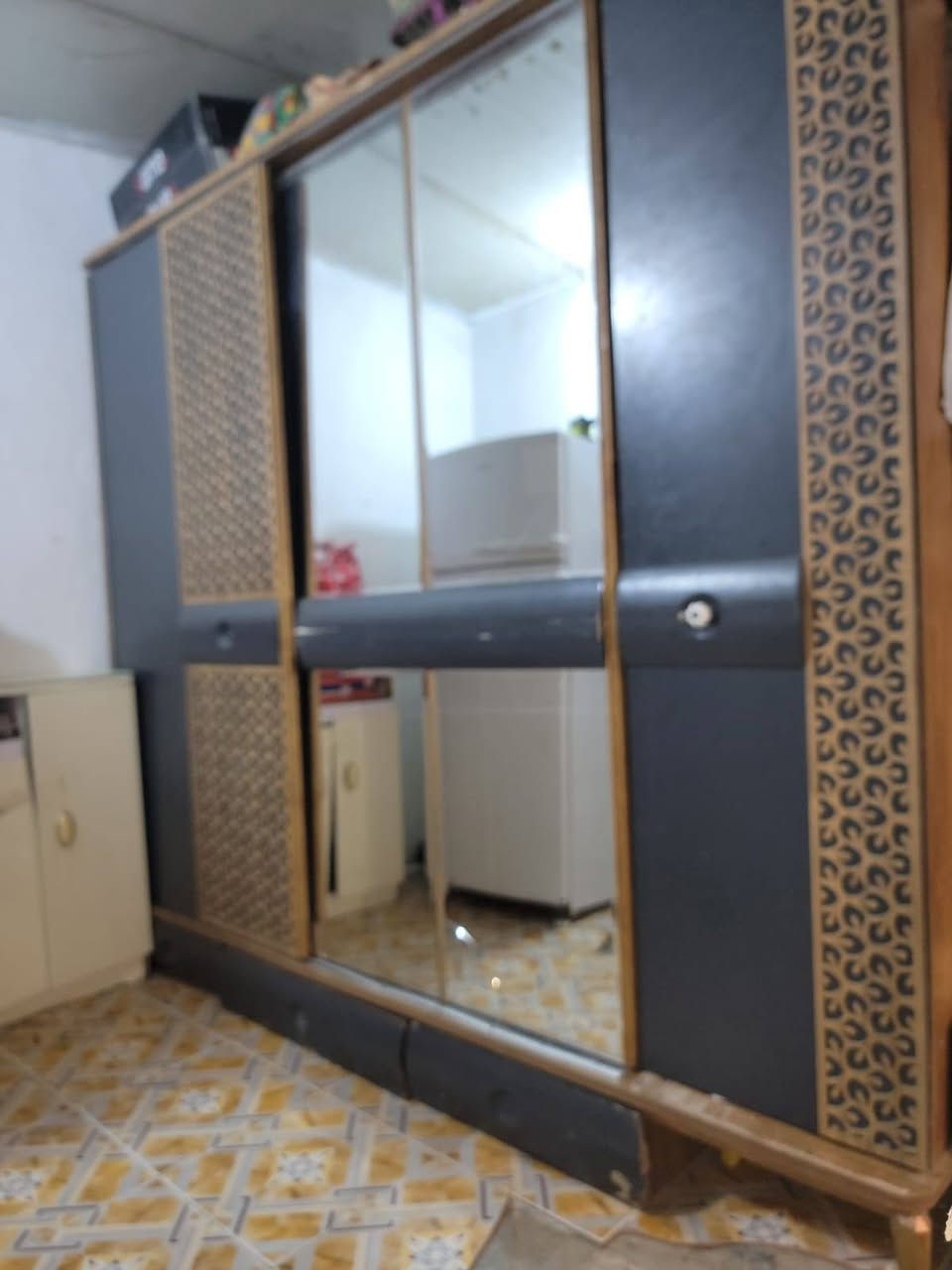 غرفة نوم تركي + دوشك طبي ضغط عالي..  السعر ٢٠٠
الاتصال وتساب 
***********
