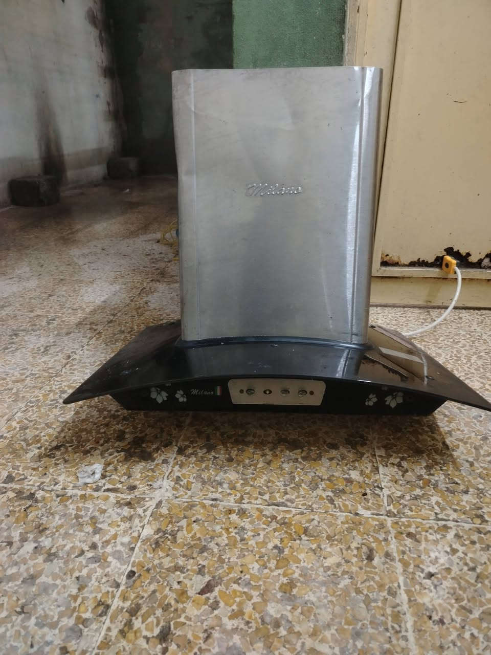 سلام وعليكم ساحبه مطبخ للبيع لسعر 25 الف ***********
