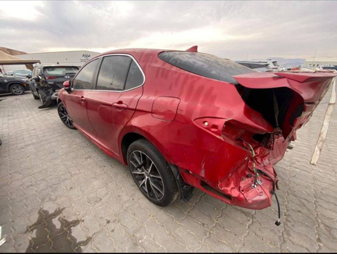 ااالسلام عليكم 
سياره كامري SE plus 
وارد أمريكي ع ايدي سياره من امريكه لحد الان يعني مالك واحد فقط وباسمي رقم بغداد  بانزين فقط سياره جديده وجاهزه عل وضع الشركه
الضرر قبق جنطه صبغ وجاملغ خلفي بارد باقي كفاله يعني السياره جديده صبغ قطعه وحده بس وبدون ايرباك وصور الحادث مرفقه بالمنشور
سياره جديده وشخط مابيها 
سياره محرك 2500 4 سلندر
سياره فتحه 
بصمه 
كشنات جلد تدفئه 
رادار امامي خلفي جانبي 
3 انضمه سبورت ونورمن وايكو 
مكان سياره بغداد  الكرخ السعر ٢٣٠ للاتصال ***********
