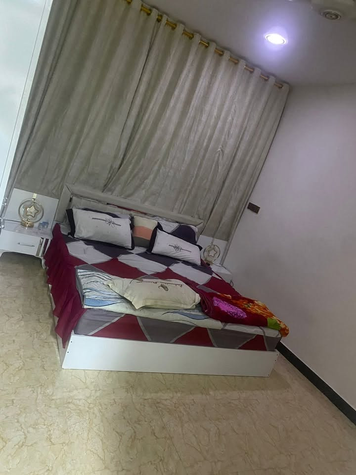السلام عليكم بيت 50 متر طابقين بلسريدات المربع الثاني للبيع كامل خدمات تبليط كهرباء للاستفسار ***********
