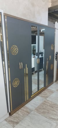 غرفة نوم • ٦ ابواب • ٥ قطع
