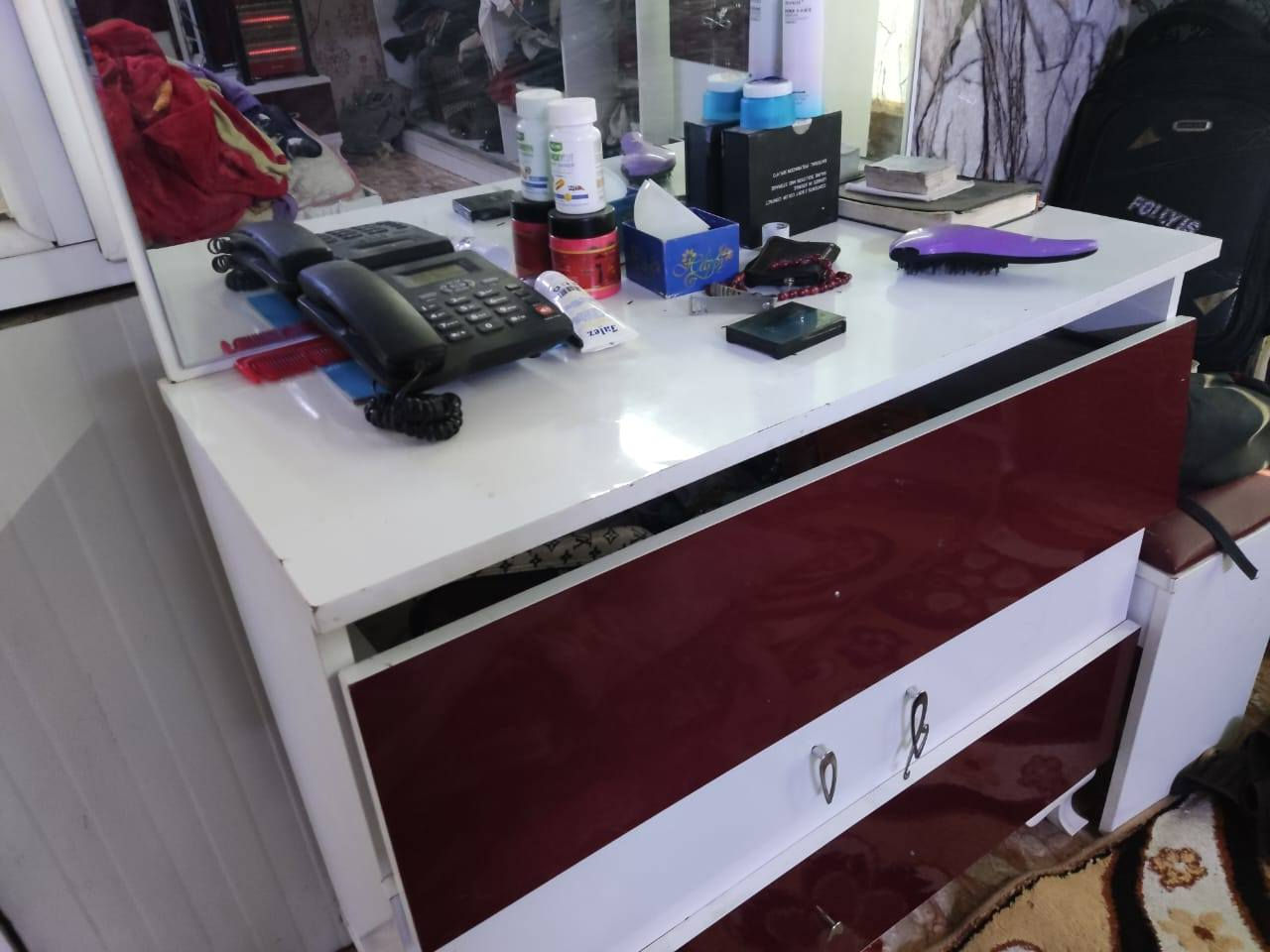 سلام عليكم غرفه اخشاب للبيع
 بسعر مناسب
. كامله 
 بغداد الراشديه ***********
اتصال عل هاذ رقم
