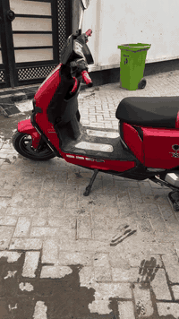 السلام عليكم الدراجه شحن للبيع مال شركه الريان . 
كلش تضيفه بس الكفر الايسر بيه اشويه كسر كما موضح بلصوره وكعوهه الجهال . 
عارضيه ب650 وبيه مجال . للعلم بطارياته جداد . 
رقم التليفون *********** المكان بغداد الرصافه .
