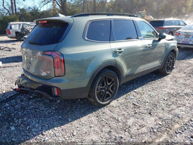 #للبيع
2024 KIA TELLURIDE SX 
الضرر:- موضح في الصور 
المسافة المقطوعة:- 21،736 mi
محرك:- 3.8L
سلندر:- 6 
للاستفسار الاتصال على 
***********
