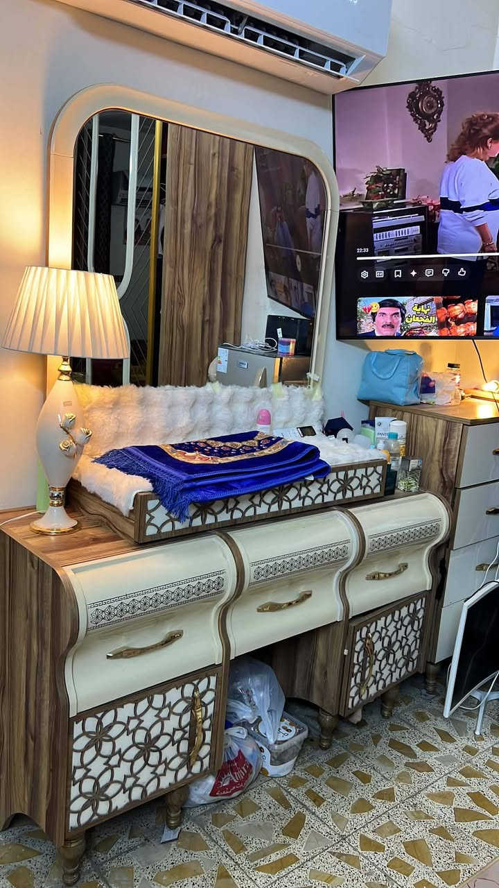 السلام عليكم غرفه نوم نضيفه جدآ تركي العنوان السيديه شارع الخيزران السعر 500
***********
