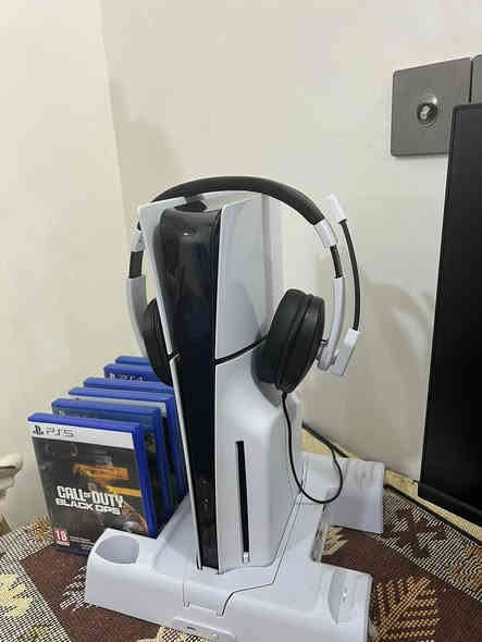 بلي 5 سلم اوربي نضافه 99% مامفتوح ولا مطخوخ حته تنضيف داخلي مامتنضف صارلي شهرين جايبه كامل ملحقات على الكارتونه جوستكات ٢ اصليات وكاله وحساب بي ١٠ لعبات واستراك بريميوم و ٦ اقراص ( كود ٦ - ايام مضت - فيفا ٢٥ - رزدنت ايفل ٨ - راست - مودرن ويرفي ٢ - الالعاب كلهن عربيات وغاليات )

رقمي - ***********

السعر 800 الف وبي مجال
