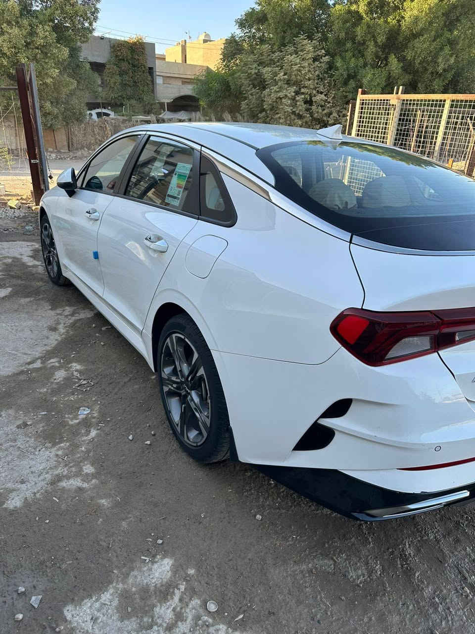 K5 للبيع فقط خليجي موديل ٢٢ ماشيه ٦١  بيها باب السايق مبدله وكاله نفس اللون وبيها بارد كلش قليل مواصفات بصمه تشغيل عن بعد شاشه كامره اصليه السعر ١٩٥ بيها مجال عنوان دوره موبايل***********
