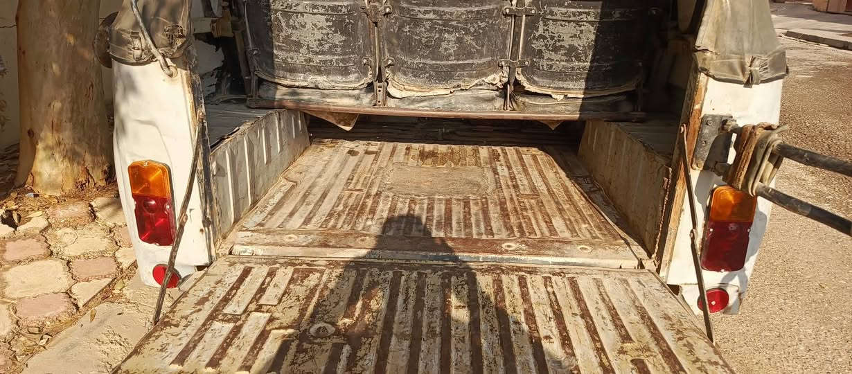 جيب واز للبيع محرك ونجي اوتوماتيك ثلاثة يوم. بدلة جديدموديل 2001 من كلار ***********
