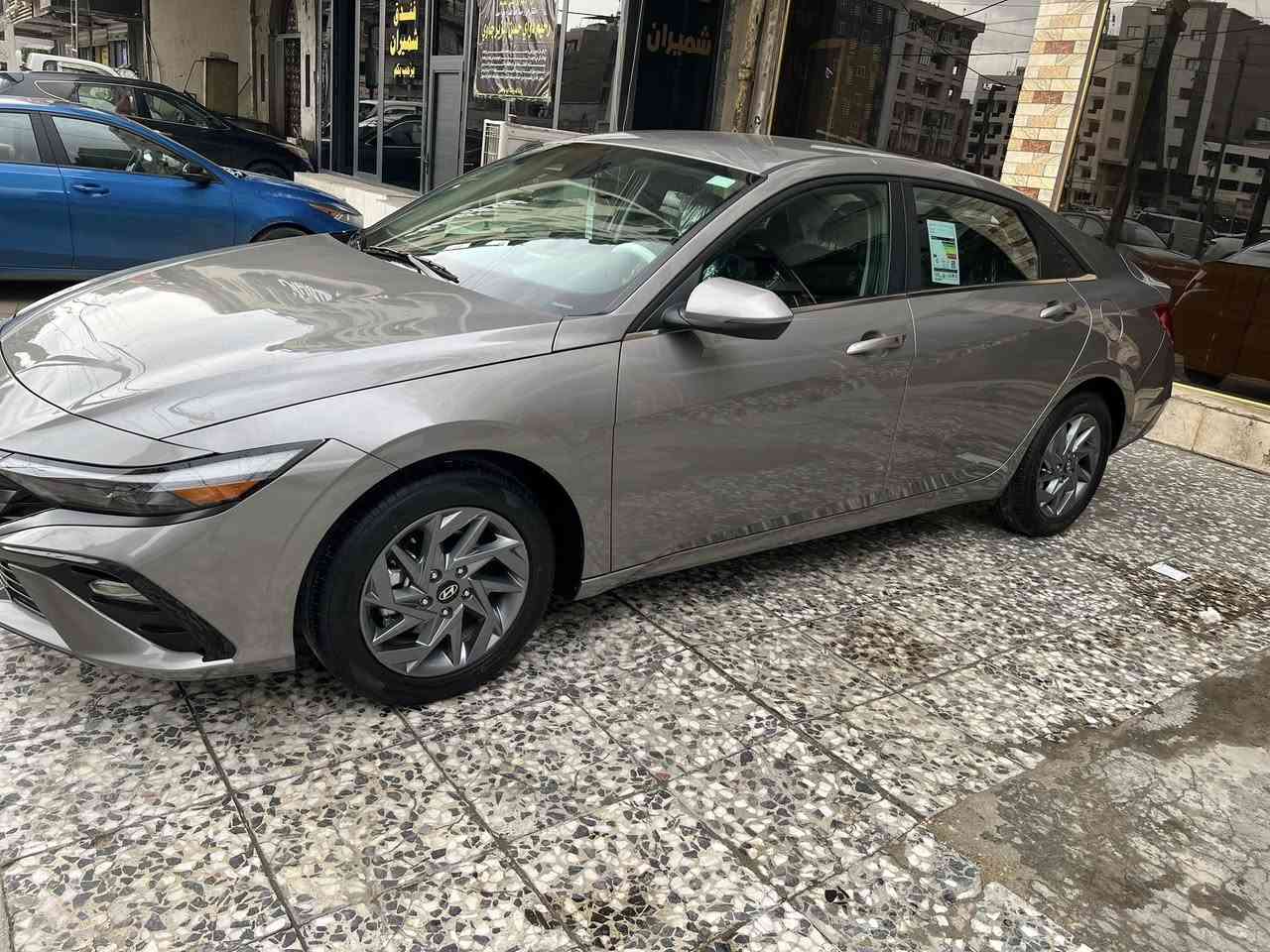 النترا هايبرد 2024 سياره جديده 
ويل كب
بصمه
تبريد قطعتين
لد امامي خلفي
تشغيل عن بعد
رادار امامي + قياده ذاتيه
بعد بيها هواي موصفات 
باسمي ترقيم جديد
هزه سنويه كله جديد
مكانها بغداد
ماشيه 27km
ضررها صبغ بنيد فقط  بارد جاملغ
اي استفسار ***********
مكانها بغداد 
السعر157  بيها مجال
فقط أبيع
