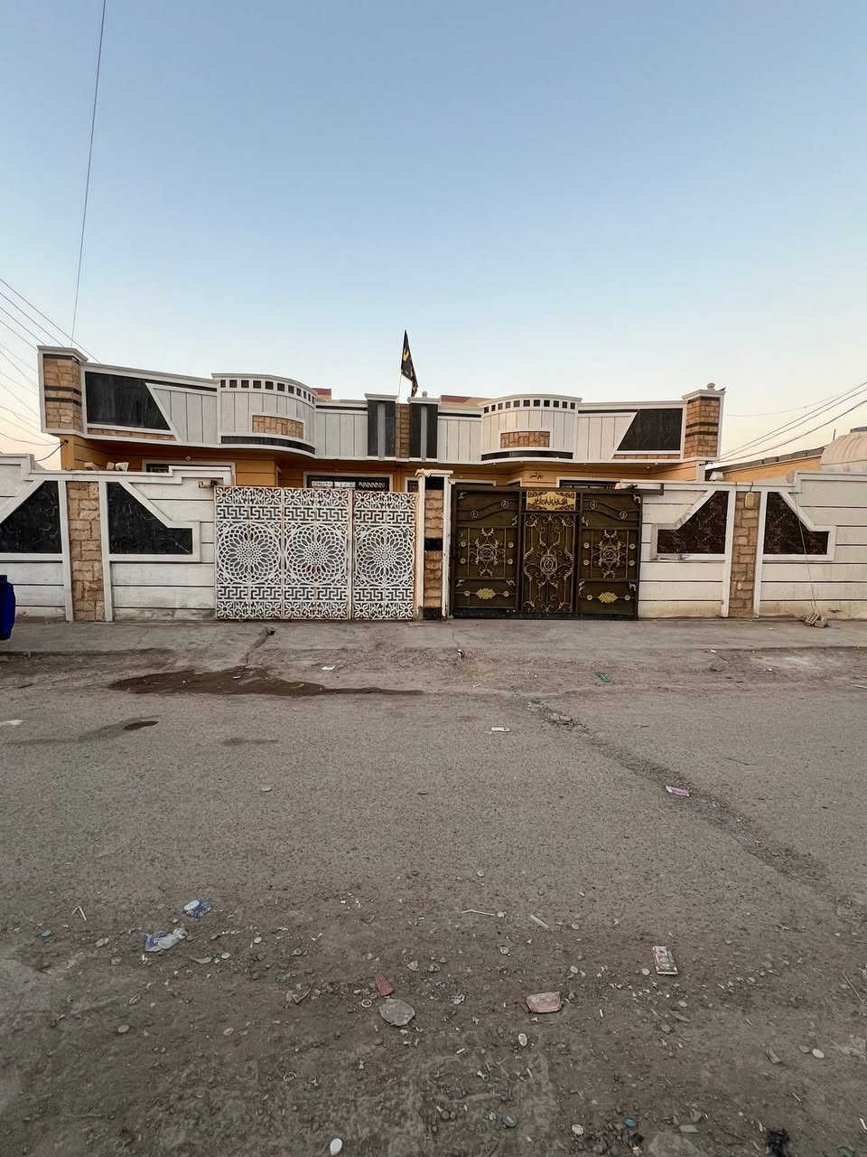 🏠 بيتين توأم للبيع 🏠🏠  
📍 بغداد | النهروان - 9 نيسان م
📐 كل بيت 200م - واجهة 8 نزال 25
🛏️ غرفتين نوم + استقبال + صالة +مطبخ 
🚿 حمامين 
📞 ***********

