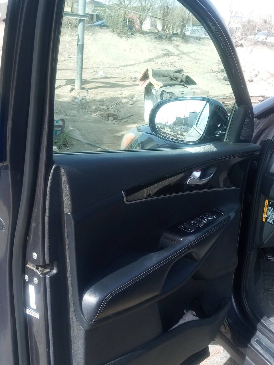 ‏سلام عليكم 
‏من رخصت مدير الكروب سورنتوا للبيع والمراوس بافلاونزا سياره كفاله شرط بيه بس بنيد داخله كلين شرط كارتون تحويل ثاني يوم بأسم ولد صديقي السعر ١٦٥ رقم ***********
‏
