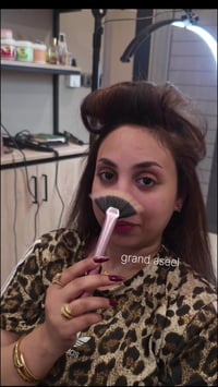 "كل العيون عليكِ الليلة 😍 خلي مكياجك يحكي قصتك بأجمل تفاصيل 💍✨" 👉 "الج...