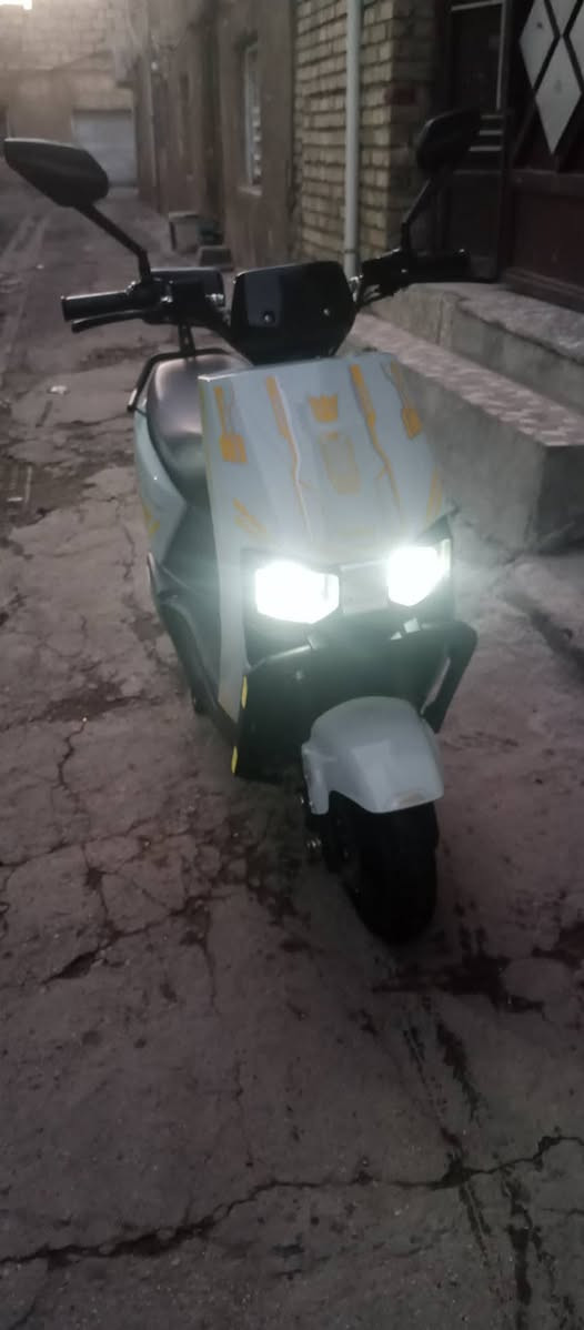 السلام عليكم للبيع دراجه شحن حجم كبير 6بطاريات الكبار مسطره سرعه 60 حقيقي 3نمر اشاير يمنه يسره لايت زنون عالي ناصي نضام الR وتثبيت سرعه دراجه حيل نضيفه وجديده مابيها كل نقص استخدام 3اشهر فقط مكاني بغداد جديده سعر 650 وبيها مجال ***********
