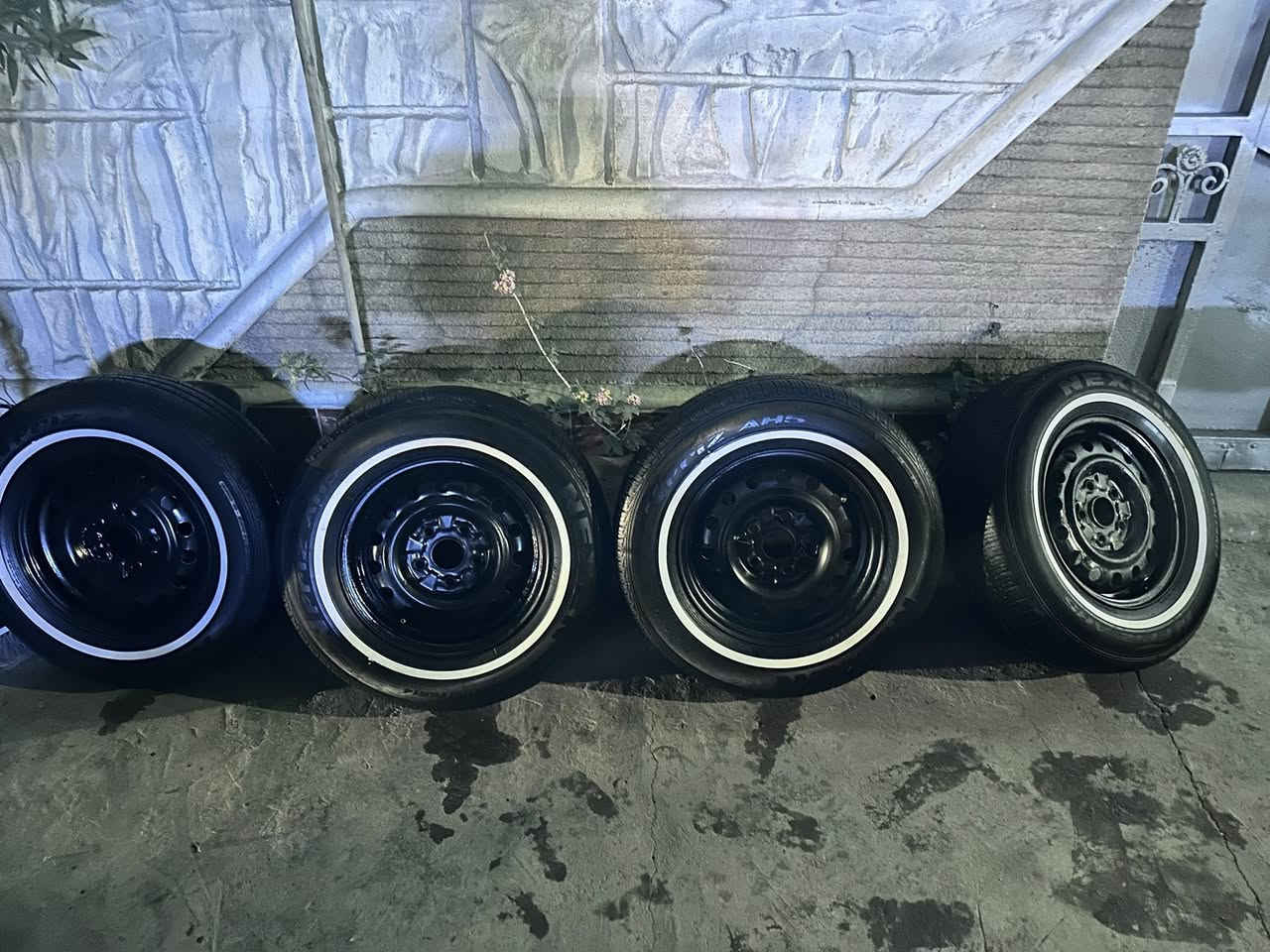 تحويرة العدد (2)وحدة كاملة فجوج اوبتر ودكسات وتايرات انتاج 24 نهايه ال24 جدد وثانية بس ويل وتاير تايرات انتاج 23 (التحويرتين وياله مازدة وتايرات نگسن عالي حجم 14 سعر الكاملة 500 قفل سعر الويل وتاير الثاني 350 بيها مجال بسيط 

بغداد الشعب ***********
واعتذر ع الاطاله💙❤️
