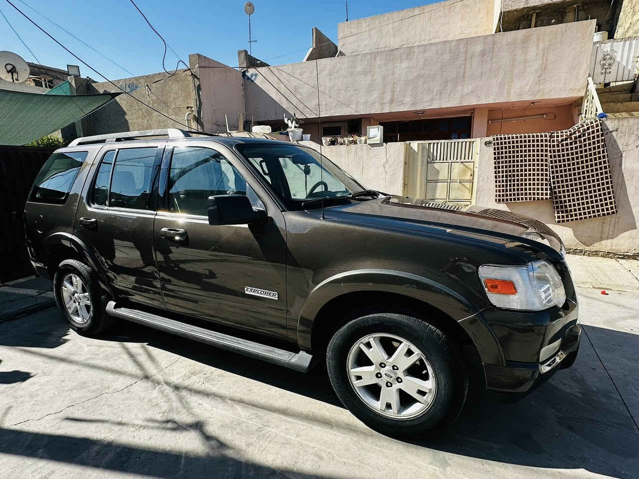 فورد اكسبلور موديل 2008 شركة نيڤا 7 راكب 3 قطع تبريد كشنات جلد دفيدي فتحه بدون صبغ بيهه بارد الباب الخلفي صفحة السكن 
السعر 110 وبي مجال
للتواصل واتساب لو خاص فيس 
 
***********
