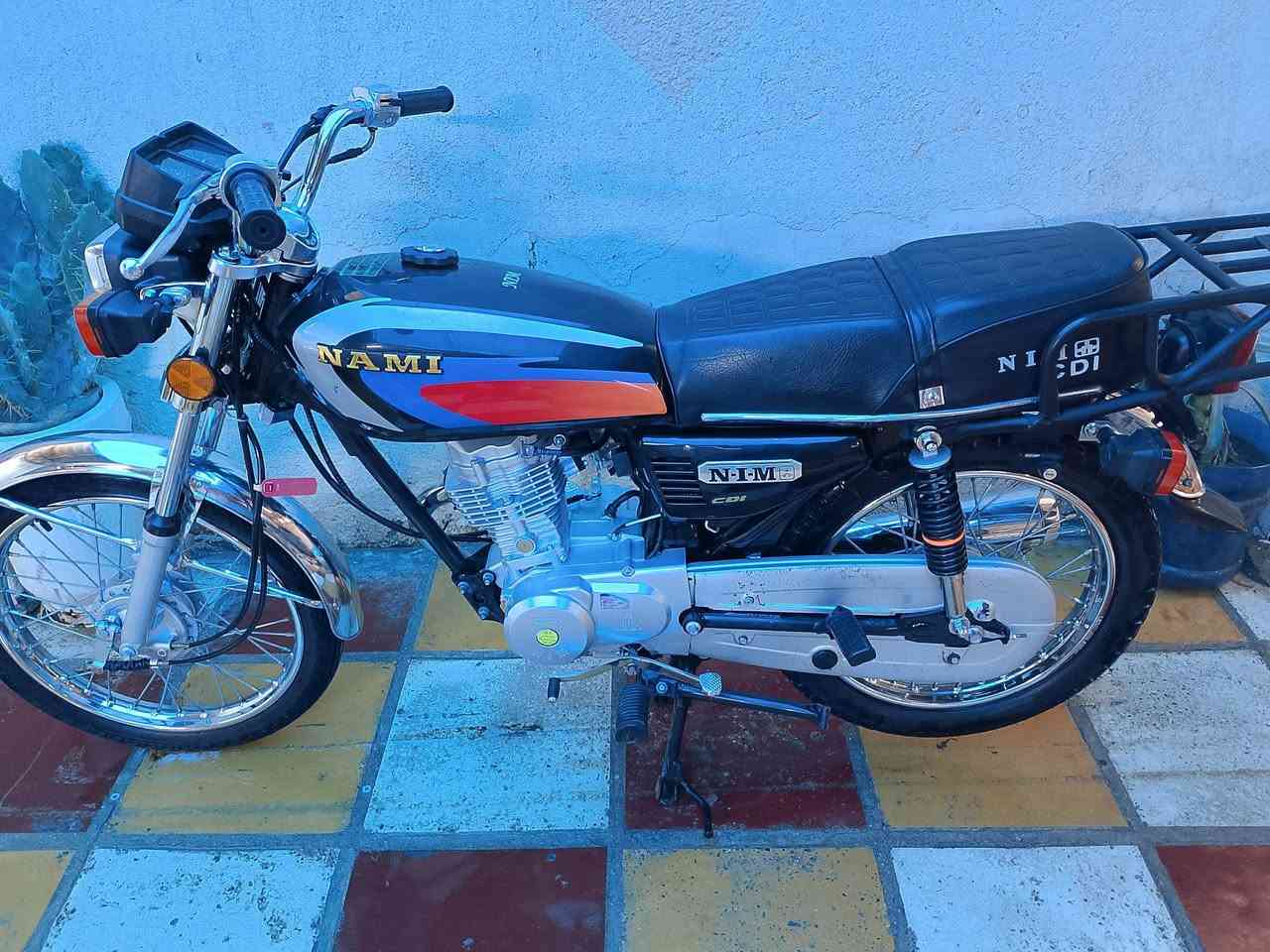 السلام عليكم دراجه نامه امتياز للبيع موديل 26 صار لها شهرين من طالعه من الوكيل مقفوله كفاله عامه مكاني حله شارع 80 والسعر 680 وبيها مجال والاتصال على هذا الرقم ***********
