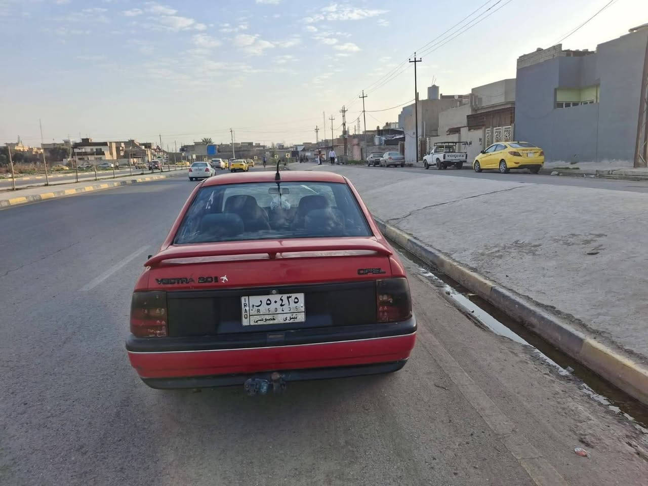 سياره فكترا حجم 20
موديل 1993بدايه صرف السعر 33 بيه مجال 
الرقم بي واتساب ***********
