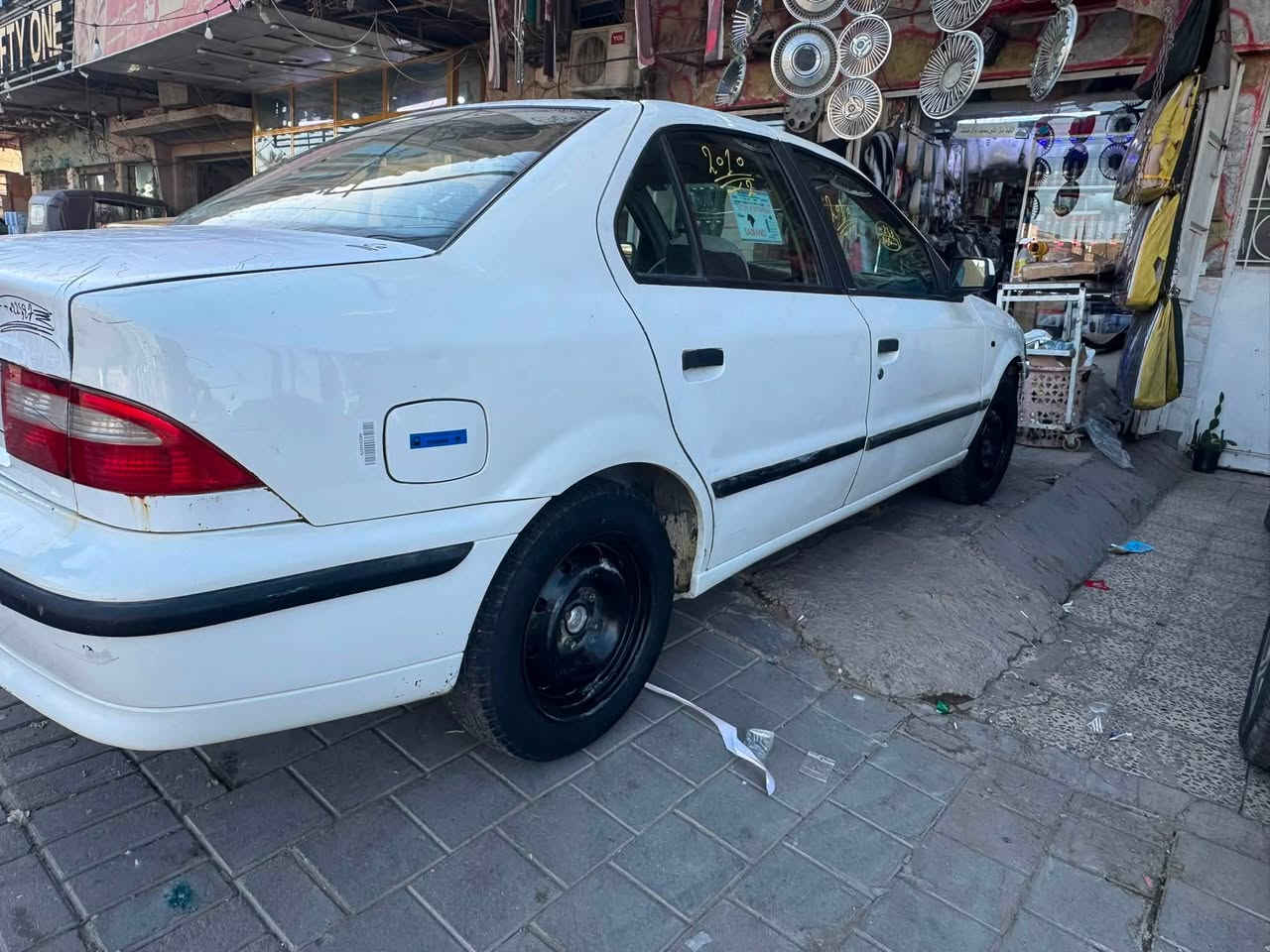 سلام عليكم
سمند ٢٠١٠
محدث ٢٠١٧ 
تبريد ثلاجه 
باتري جديد  
تخم تاير جديد 
مسجل شاشه 
صدر إمام او خلفي جديد 
دوشمه ارضيه جلد 
كهربائات كلها شغاله
عنوان بغداد الشعب شارع الصحه 
سعر ٣٠. او بيها مجال 
رقم ***********
