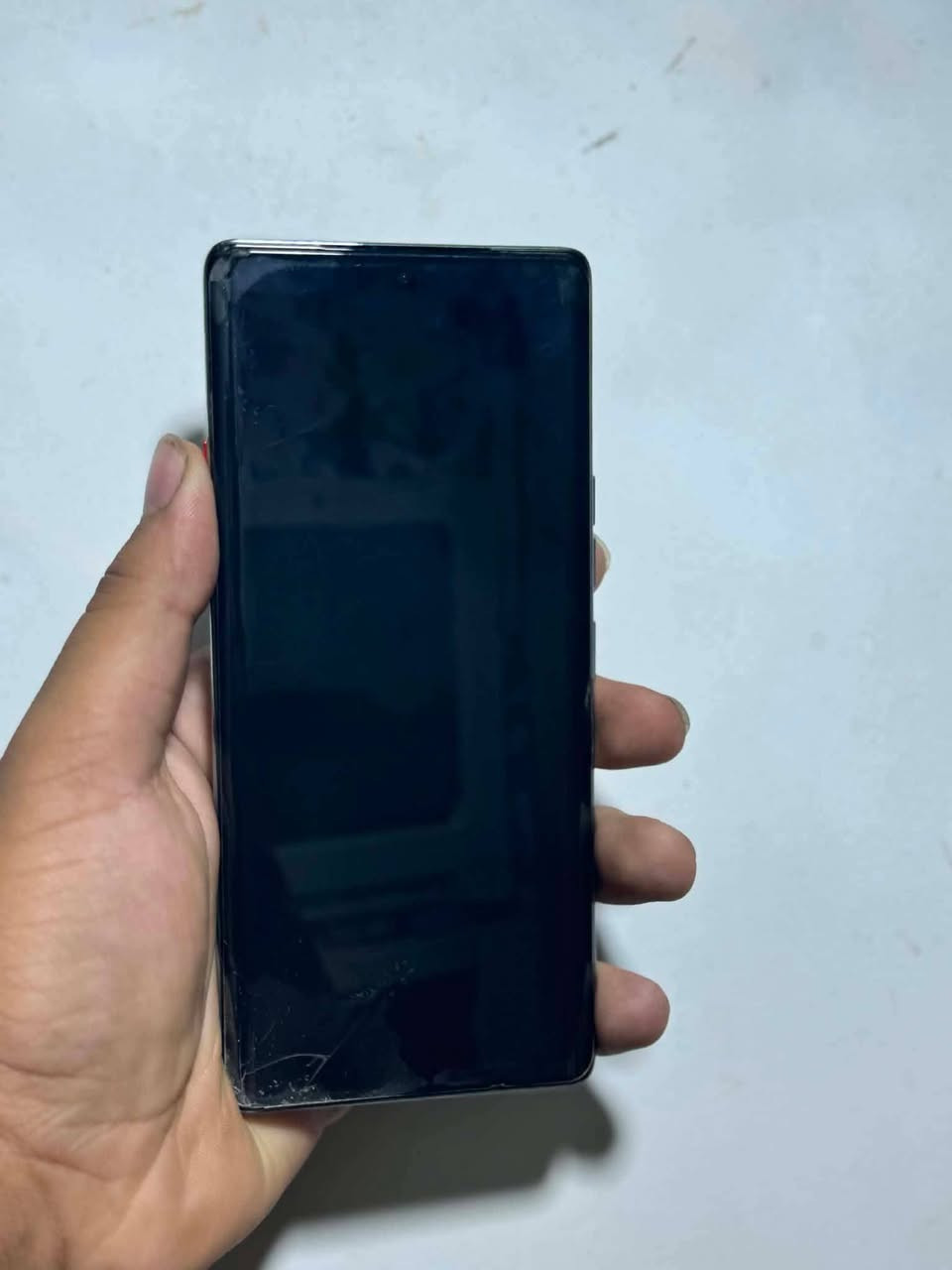 كمون 40برو 5G  ذاكره 256 عشوايه 24 12+12 ملحقاته كامله ببجي90فريم مكفول من كلشي جهاز ستعمال قليل وكلش نضيف ملاحظه ضربات بل لزكه السعر315وبيه مجال للشراي رقمي***********
