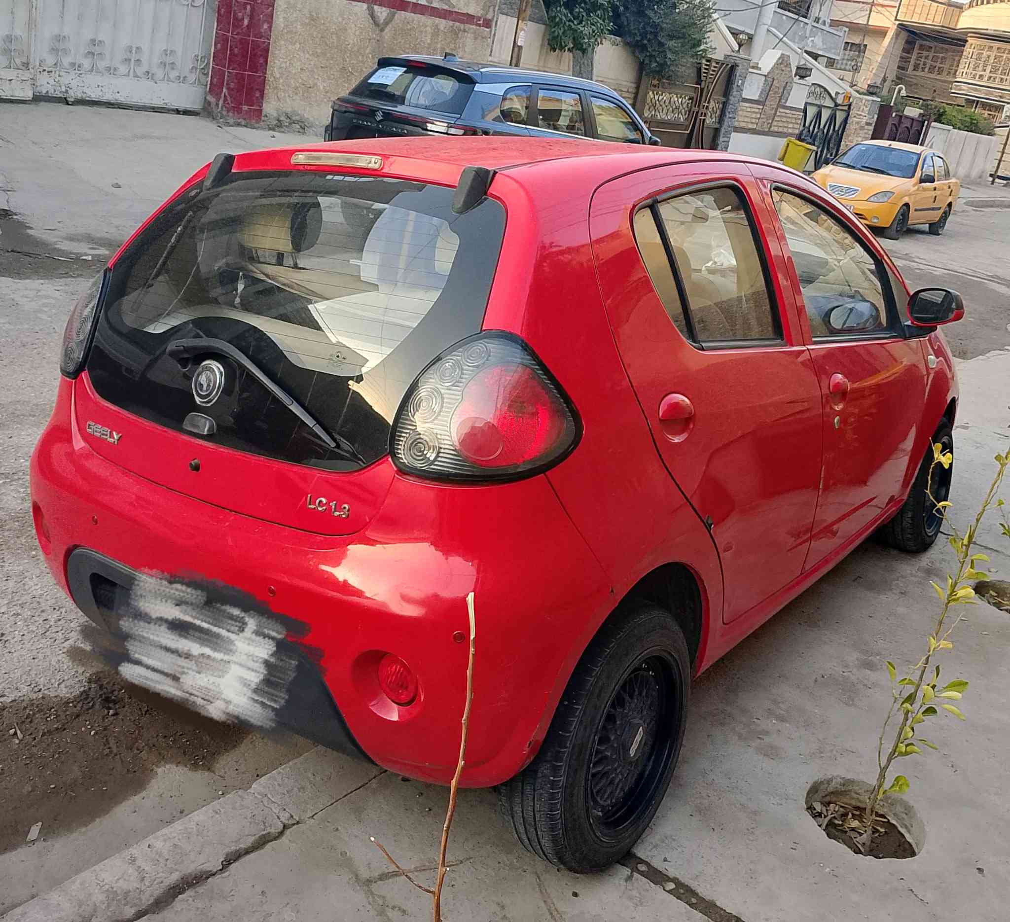 جيلي باندا موديل 2012 ماشية 37 ألف نظيفة
شبه متروكة لان استخدامها كلش بسيط رقم بغداد الدولي اريدها ب53 ومجالها بسيط جدا
مكاني بغداد واي استفسار الاتصال على هذا الرقم ***********
ملاحظة / متواجد يوميا بعد الساعة 3 فقط
