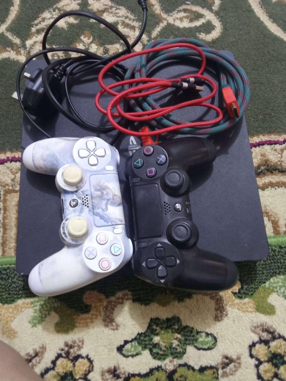 السلام عليكم بلي 4 سلم لوك ستيكر ممفتوح ذاكره واحد تيره/ 1

ا نضام ١٣ محدث اخر تحديث كامل ملحقاته 2 جوستك وحده اصليه وحده تجاريه 
كيبلات تشغيل ملاحضه الجهاز مرات ميقره القرص اله نطفي 

البلي ونشغله كالو هاذه تراب يراد تنضيف بس اني ماريد افتحه 

سعره ٢٠٠ مكاني بغداد رقم ***********
