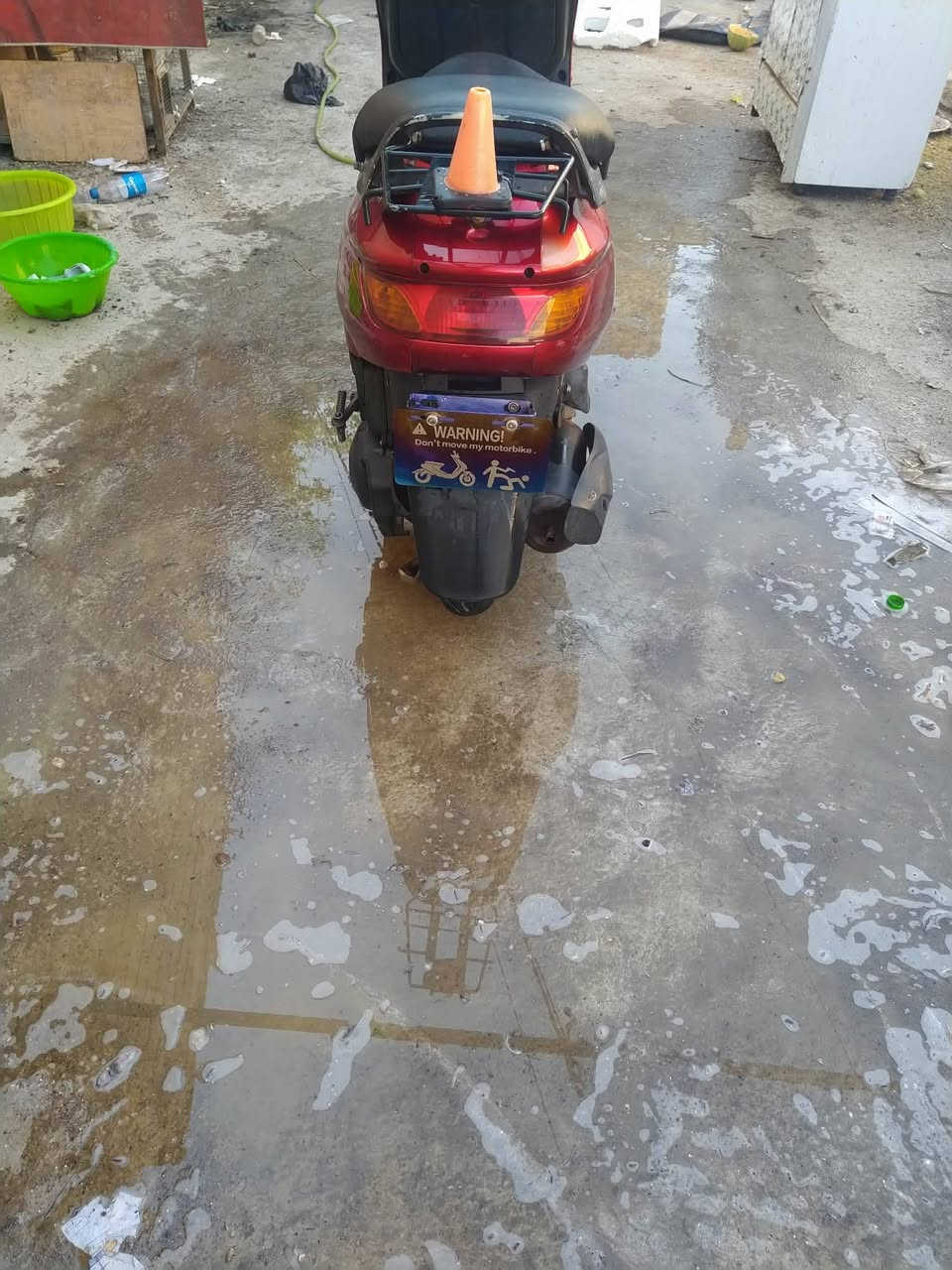للبيع 325 وبيها مجال
فحل 

كفراتها اصليه 
 
تخم دسكات وبنزات 
بريك وره وگدام شغال 
مكينه شلعه ومعدل مرتبه 
مفتوحه مره وحده  

ملاحضه / مبدل بس ولف  مو فتحه كامله 

كهربائيات كله شغاله 
بيها ضفيره جديده بس يرادلها ربط 

نقصها بس باتري  وكعكه مال صالنصه طلع صوت  

مكان نجف حي ميسان 
***********
