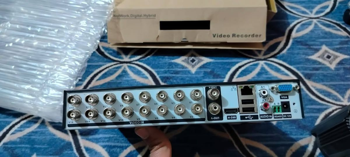 السلام عليكم
كامرات مراقبة عدد 3 للبيع جديدات مامستعملات
كامرة دقه 4 بيكسل 
مع Dvr يحمل 16 كامره
السعر خاص
للاستفسار الاتصال بلرقم 
***********
