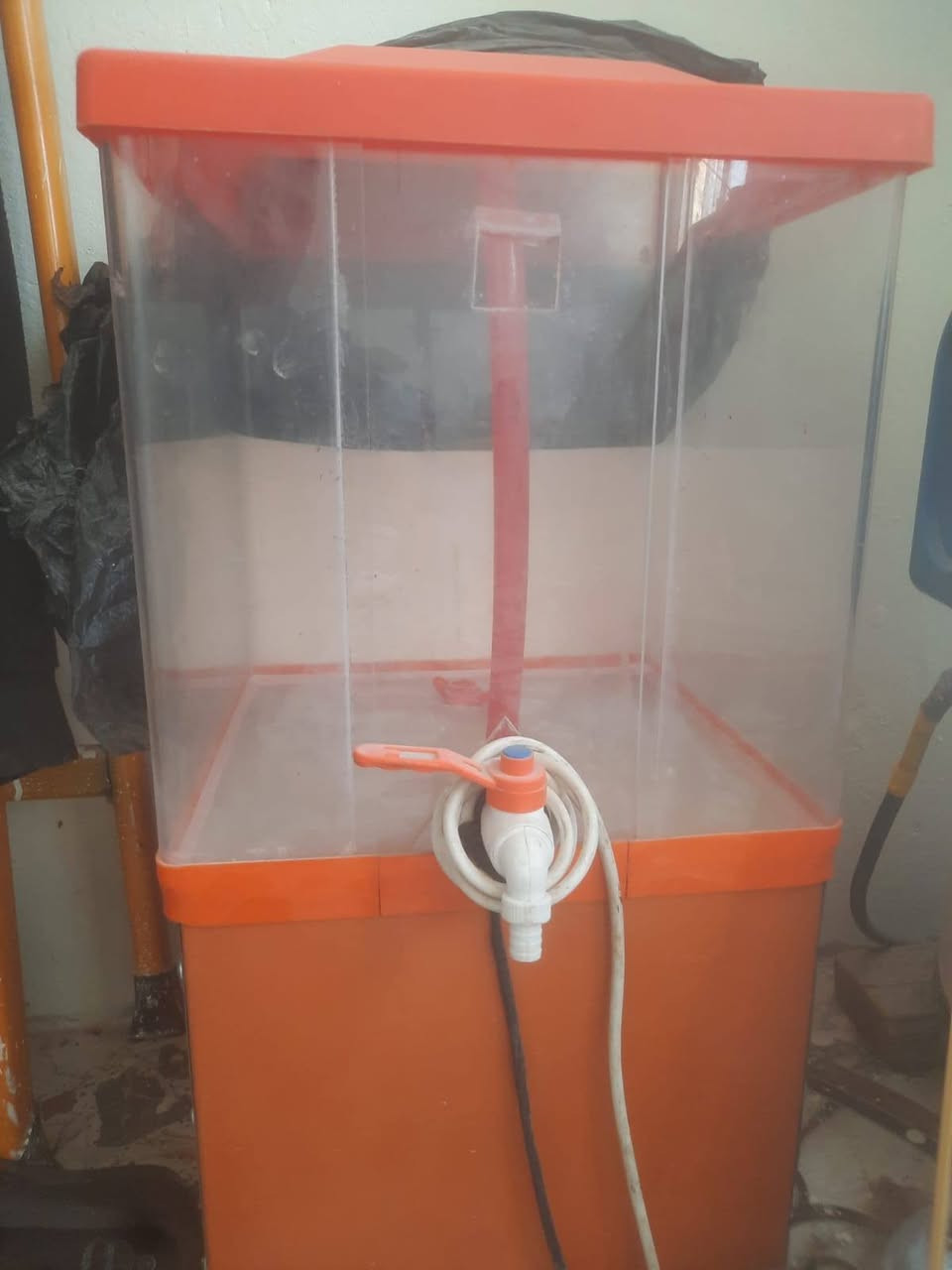 كشك للبيع كامل كهربائيات وجام وبيبان السعر 400 العنوان العمارات الجديدة والبراد مال عصير سعرع 70 وبي مجال بعده جديد للأستفسار واتساب ***********
