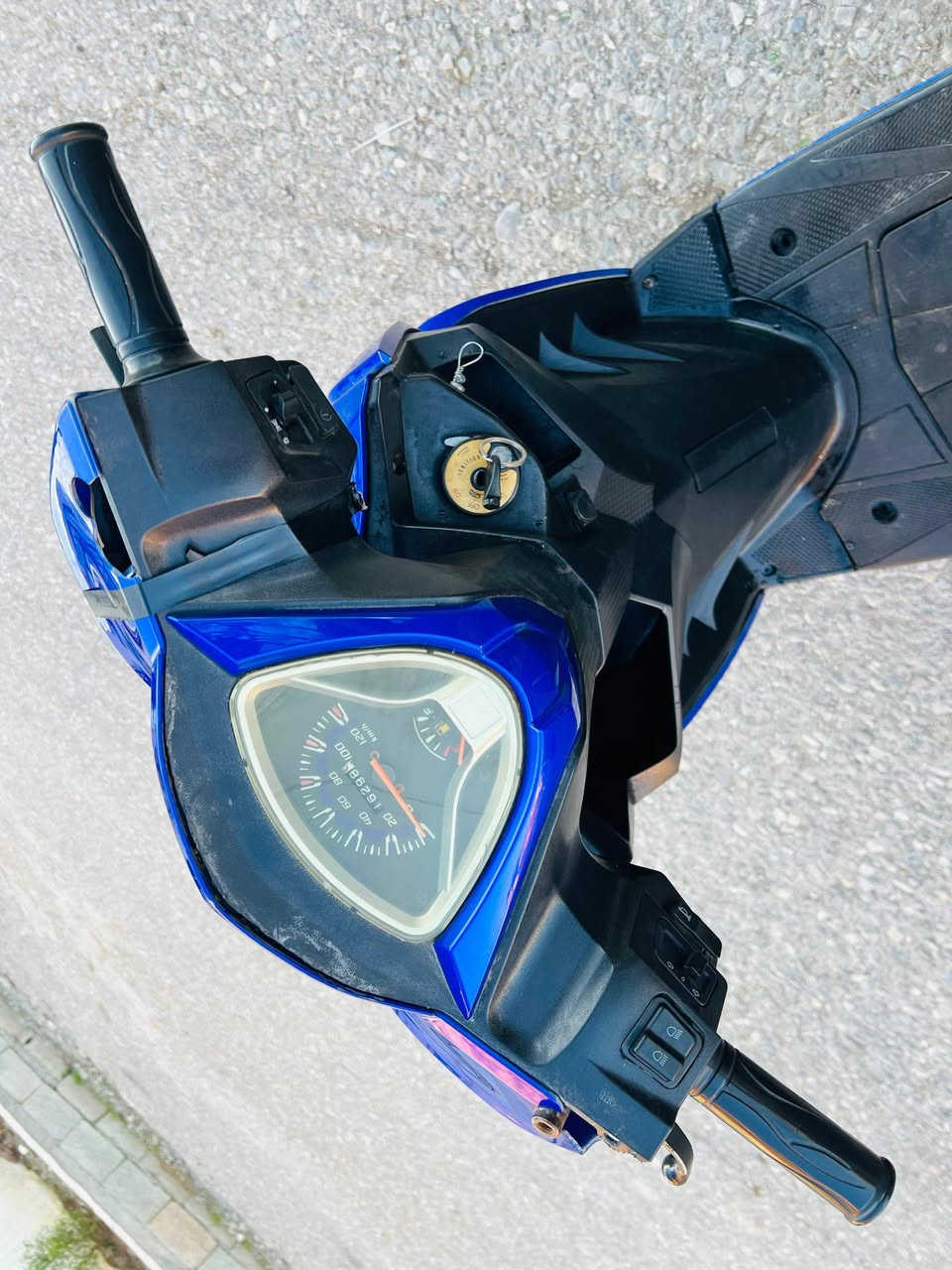 السلام عليكم دراجه للبيع سرعه 120 ماكينه ناسه دراجه كل شيء شغال هندر سلف على جيج البنزين كيلو متر شغال يشاير لايت كل شيء شغال وايرمانيا نظافه حسب الصوره بمجال بسيط سعر 350 المراسل على الخاص او الاتصال على الرقم بي واتساب ***********
