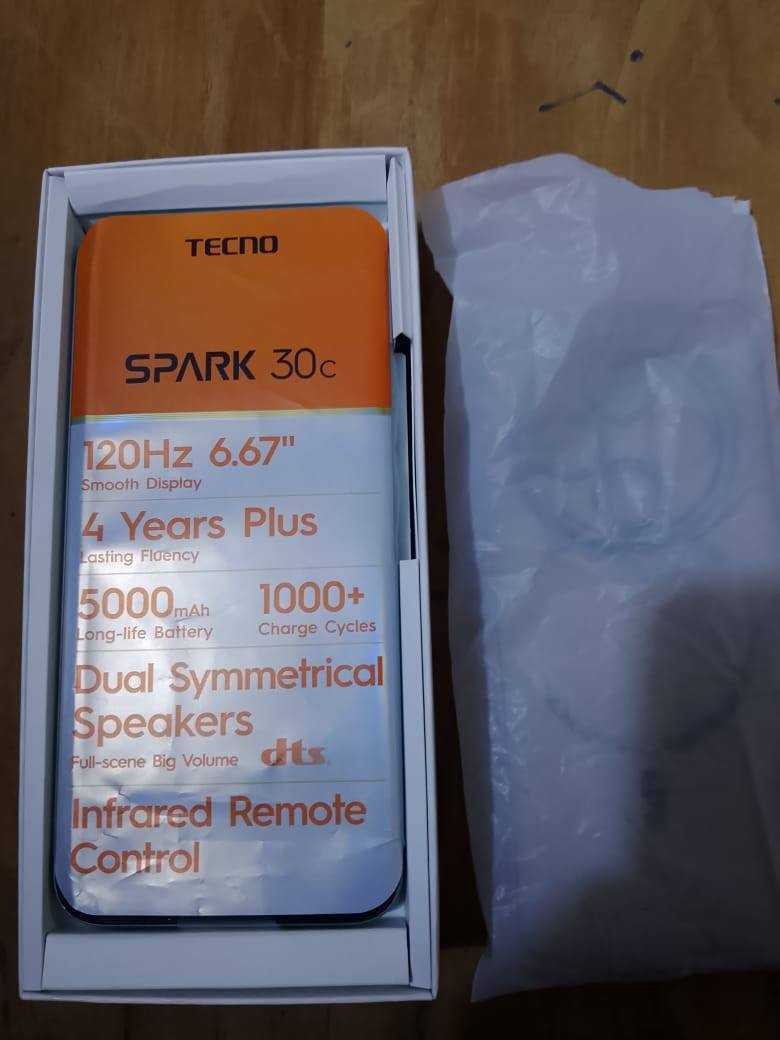 السلام عليكم
جهاز  Techno Spark 30C 🥇
​الشاشة: شاشة جبيرة وممتازة تدعم 120Hz 🔥(سلسة جداً بالتصفح).
​الكاميرا: خلفية أساسية بدقة 50 ميجابكسل صورها واضحة.😍
​البطارية: ضخمة 5000 🥵مللي أمبير تطول وياك يوم كامل، وتدعم الشحن السريع 18 واط.
​الصوت: سماعات ستيريو ثنائية صوتها عالي وواضح.💹
​الميزات: يدعم بصمة إصبع سريعة ومقاوم لقطرات المي والغبار (IP54).​الملحقات: وياه كارتونته والشاحن الأصلي🙂‍↔️
بي خدوش بسيطه ماتأثر وكلشي اصلي مامبدل بي لو شوي 
السعر: 150وبي مجال 😍
تواصل خاص


**إذا كنت صاحب هذا الإعلان وتريد حذفه لأي سبب، رجاءا أرسل رسالة إلى الدعم الفني**