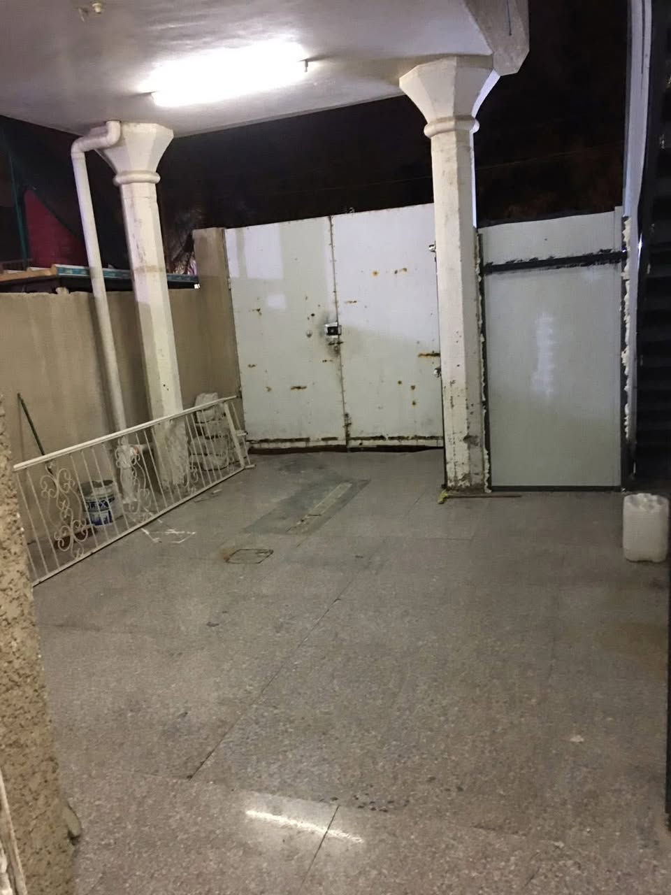 بيت الايجار حي الجامعه موقع ممتاز

3غرف مطبخ ستقبال وكراج ملحقات

اجار650  ***********
