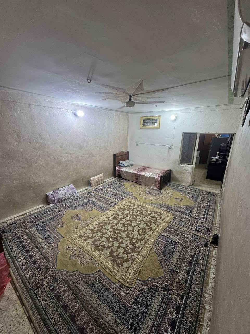 السلام عليكم ورحمة الله وبركاته
نصف قطعة للبيع مساحة (72 متر) 4✖️18
بغداد مدينة الصدر قطاع (60) حي الأكراد
يقع بالفرع العريض قريب على شارع الرضوي وسوق الرضوي مقابل جميلة الثانية
الطابق الأرضي مسلح والطابق الثاني الغرفة عكادة  

للأستفسار الأتصال على الرقم 

‭0787 584 4003‬
