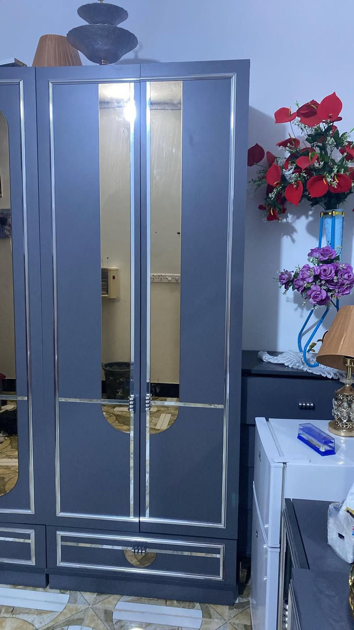 غرفه تركي اصلي الخشب الثخين ما بيها اي شي غرفه مرتبه محتاج وريد ابيعها سعر مليون وربع وبيها مجال شراي يتصل 
***********
***********
