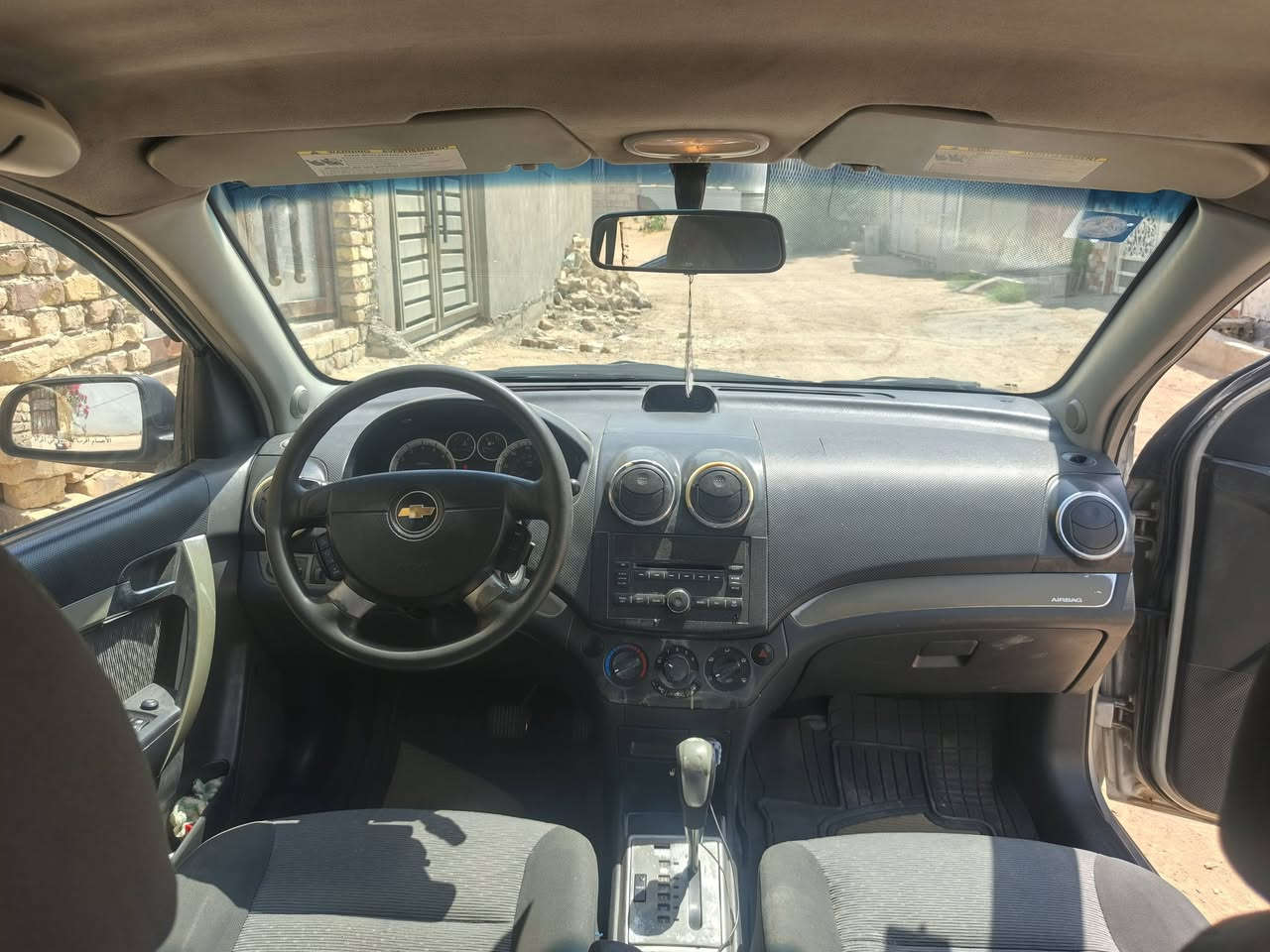 السلام عليكم 
أفيو موديل 2009 امريكي 1600
گير محرك حدادية رحمة من الله 
هزه جديده سنوية ل 2028
نضيفه السيارة ابيع حزام السعر 45 وبيها مجال... 
النجف الاشرف ***********

