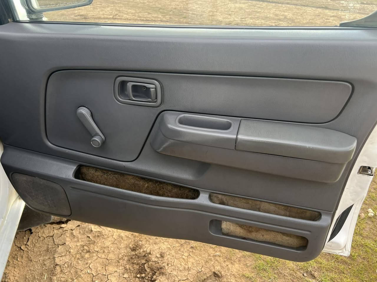 نیسان دەبڵ مۆدیل 2002ڕەقم دهۆک بەشرتی تەحویل غرامە ناوی نیە لەحاسیبە تەحویل حوڕ ،،گیڕ مەکینە ئەکسل تەقەوڕەقە تەبرید سارد گەرم بەشرت : چەکوش بەگیانی نیە بێ مە عجون شان سەقف دواو پیش کەپس :بۆیاغ تەنکە چواردەوری کارتی هەیە لەگە غەسلا بەریداوە هیچیتر :  ماڵی دۆستە هە موگیانی بە شرت چواتایەی لۆک:چەمچەمال 76گڵا ***********:***********
