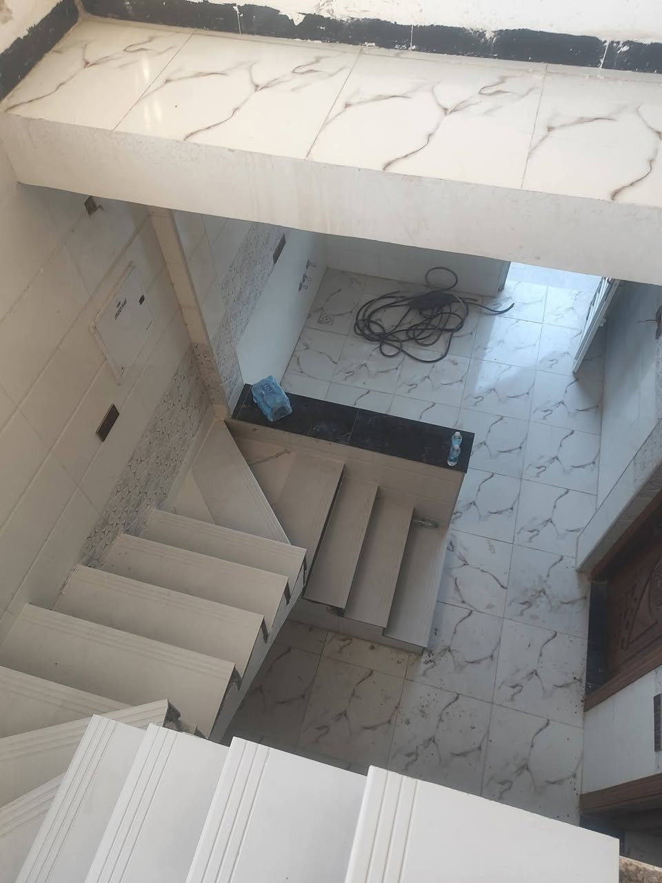 يوجد بيت طابو زراعي جديد مامسكون
المساحة 100متر الوجه 7 والنزال 14 طابقين نوم 2
شارع 80 شارع شريفة وخلف البانزين خانة 
للاستفسار مراجعة مكتب الشارقة للعقار مقابل مسجد الرحمن 
الاتصال اوعبر المراسلة ***********
