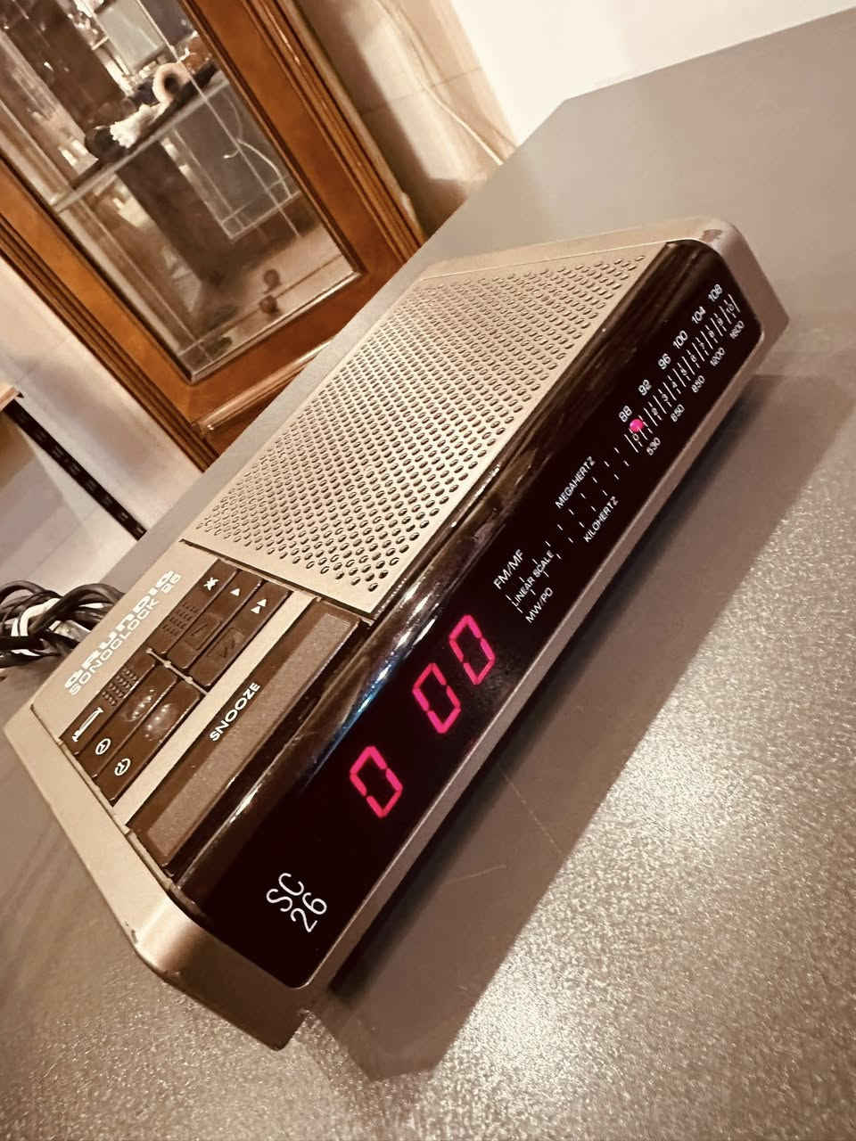 راديو الماني كروندك  مع ساعة منبه 2 موجة اف ام و اي ام
*********** واتساب المحل في السليمانية يوجد توصيل
