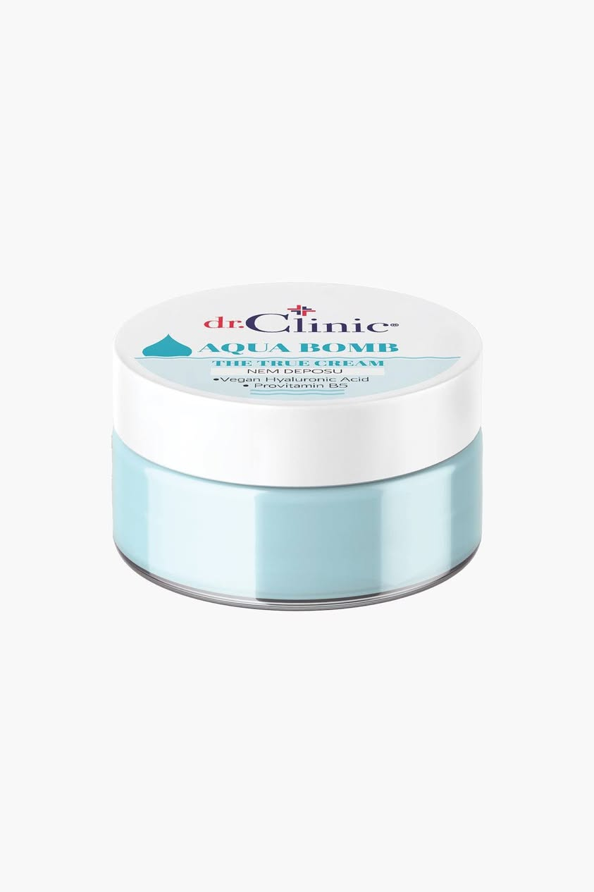 AQUA BOMB serum& cream by dr.Clinic 💧🩵
مجموعة أكوا "سيروم+مرطب" من د.كلينيك 💧🩵

•من أقوى المنتجات المرطبة والمعالجة لجفاف البشرة 
•إمنحي بشرتك الترطيب والتغذية التي تستحقها مع مجموعة أكوا من د.كلينيك ، التي تتمييز بتركيبة قوية من العناصر المشبعة بالرطوبة التي تعمل على ترطيب البشرة بعمق مع تحسين مرونتها
•وعناصر مغذية تعمل على تنشيط البشرة وتجديدها ، كما أنها غنية بمضادات الأكسدة والفيتامينات التي تحمي البشرة من العوامل البيئية المحيطة مما يجعلها تبدو أكثر شباباً وتألقاً ونضارة
•تخلق درعاً يمنع فقدان الماء والترطيب وتساعد في الأحتفاظ برطوبة البشرة وحمايتها
•توفر لك بشرة ناعمة ونضرة ومشبعة بالرطوبة

-طريقة الأستخدام:
•مناسبة لجميع أنواع البشرة بما فيها الحساسة
•تستخدم المجموعة مرتين يومياً على بشرة نظيفة
•مع الأستخدام المنتظم من الاستعمال ستلاحظ تحسن كبير في مظهر بشرتك وملمسها

☑️ منتجات د.كلينيك الاصلية متوفرة في
Shine On 🔮 حيثُ للتألقِ عنوان 

 🌸 بوتيك شاين اون للاكسسوارات والعطور النسائية والرجالية 

اكسسوارات "نسائية ، رجالية " _ عطور _ ميك اب  _ حقائب - هدايا
المتجر مفتوح على مدار ٢٤ ساعة 

خدمة حجز الطلبات متوفرة طول اليوم وعلى مدار 24 ساعة

يتوفر خدمة تغليف الهدايا واختيار الهدية حسب الطلب ❤🌹🌺 

💥للحجز والاستفسار مراسلة الصفحة 📥
او الاتصال واتس اب
***********
—————————————-
💥توصيل لكافة انحاء العراق 🏎
داخل خانقين 2000 دينار
داخل ديالى 3000 دينار 
المحافظات 5000 دينار
Khanaqin , Diyala , Iraq 📍
.
.
.
.
#اكسبلور #reels #محل #خانقين #shine_on  حيثُ_للتألقِ_عنوان بوتيك_شاين_اون  مستلزمات_نسائية كوزمتك عطور ملابس اكسسوارات حقائب ترند العراق خانقين بوتيك هدايا
