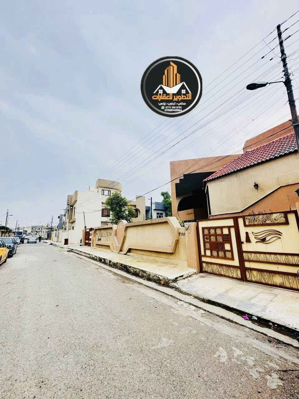 فرصه عقاريه خرافيه للباحثين عن بيت العمر  
البيت يجمع بين الرفاهيه والراحه والموقع المميز 
الموقع حي الوحده قرب جامع الصابرين 
موقع الدار استراتيجي قريب من مستشفى السلام والجمهوري والاسواق وغيرها من الخدمات 
المنطقة هادئه ومميزه بشكل جيد 
مساحة الدار 529 متر 
واجهة 30 متر اتجاه شروق تام ☀️ 
طابقين يحتوي الطابق الارضي على غرفتين نوم وهول وغرفة معيشه وغرفة طعام ومطبخ واستقبال معلقه 
وكراج كبير وحديقة 
الطابق الثاني ثلاث 3️⃣ غرف نوم وهول وصحيات وغرفة ملابس dressing room
وسطح كاشي نظام تبريد البيت(( دكتات ))
سند طابو الزهور 📝 
تحويل مباشر 🫆

للاستفسار اكثر مراجعة مكتب التطوير للعقار سايدين الميثاق مقابل مطعم رائدر بدر وقرب جامع لا إله إلا الله 
اوالاتصال على الارقام التالية🔸
*********** واتس + فايبر
‏*********** واتس + فايبر 
*********** واتس + فايبر
 ***********  واتس + فايبر
1️⃣ يوجد بيوت  للبيع  سكني تجاري🏭
2️⃣ يوجد اراضي للبيع سكني زراعي🏡
3️⃣ يوجد محامي مختص لتحويل ملكية العقارات 📋
4️⃣ يوجد  كادر مساحين اراضي📐
5️⃣يوجد كادر بناء بيوت 🧱
6️⃣ يوجد كادر تفليش بيوت 🏗
🔹 نستقبل كافه العروض التجاريه والسكنيه 
🔹وعروض الايجارات على مدار ساعه
