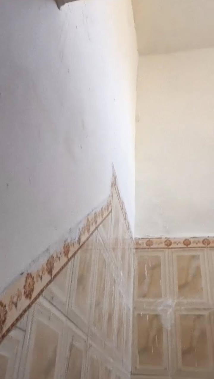 السلام عليكم صاحب الكروب اذء مصير زحمةًوافق ع منشور ، بيت للبيع بناء حديث بغداد الحسينية، البيت جاهز  من سيراميك وا مغاسل جديده كلشي جديد بس تنقل أغراضك بيه وتسكن. سعره57 بيه مجال. هذا صاحب البيت مباشر وياه، رقم صاحب البيت:(ملاحضة اذء ماتريد  تسكن بية تكدر اتجرها ب250الف او 275

‭0771 090 8393‬
