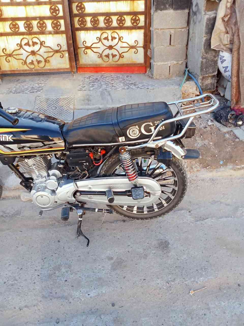 السلام عليكم ايراني سونلك موديل 25 كفالة بس بيه كطع بضفيرة انت تسويه ترجع سلف تشتغل 
سعر 700 وبيه مجال. وذا مراوس بماكس . سكنس بوليس عادي ***********
