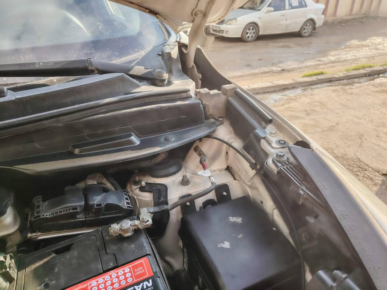 للبيع 
توكسن 2015 وارد كوري 
بانوراما 
رقم نينوئ مسطره 
محرك 4سلندر 
كير ومحرك شرط 
كير توماتيك 
ضررها صبغ قطعه واحده بوند  بدون دواخل 
شرط تحويل 
سعر 140وبيه مجال بسيط
مكان السياره موصل حي العامل 
التواصل على الخاص 
وانطيك الرقم


**إذا كنت صاحب هذا الإعلان وتريد حذفه لأي سبب، رجاءا أرسل رسالة إلى الدعم الفني**