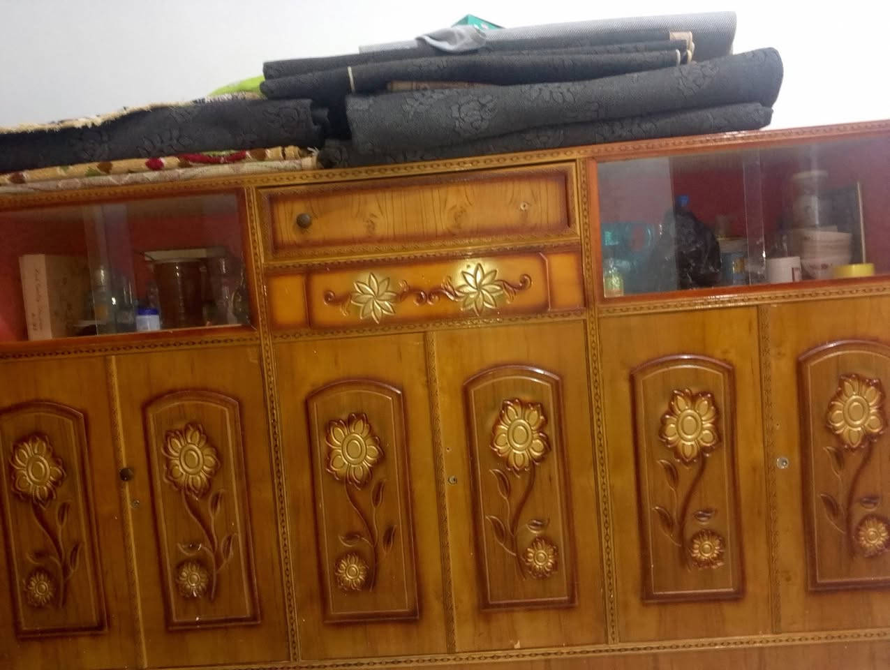 سلام عليكم بوفيه البيع جديده سعر 300وبيه مجال رقم الهاتف  ***********
