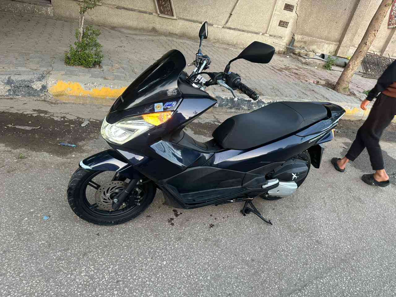 سلام عليكم دراجه pcx للبيع دراجه رمبه ماشيه 23 ألف صار شهر من نازله من معرض دبي السعر 19 ورقه وبيه مجال للشراي مكاني الكرخ رحمانيه جعيفر الرقم ***********
