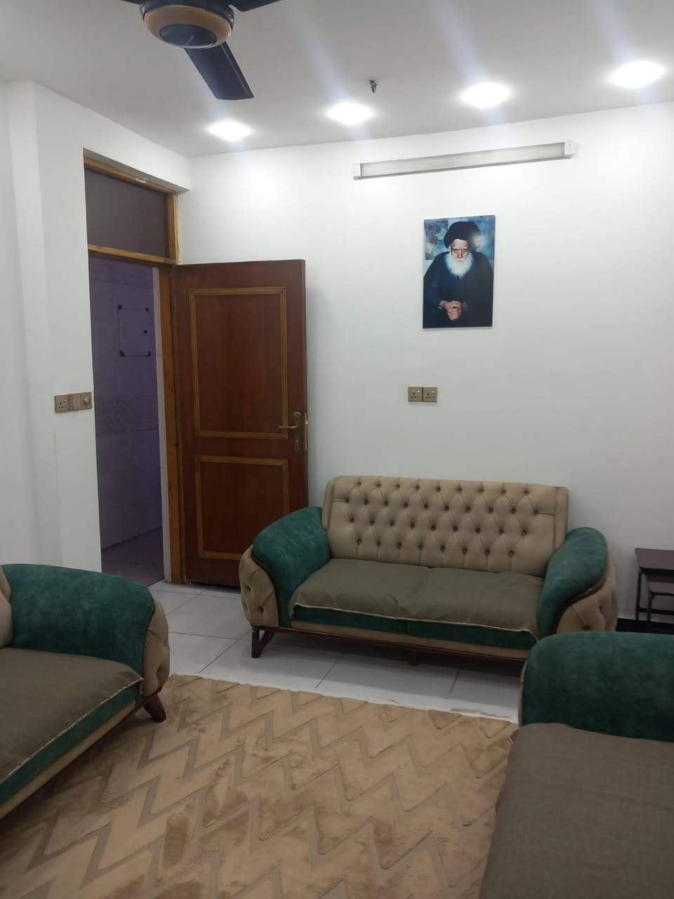 دار للبيع المساحه ١٠٠متر طابقين ٣نوم استقبال مطبخ خدمات مدخلين بناء نظيف عنوان الدار حي الشباب منطقه التعليم *********** ابوطه. *********** يوجد لدينا عروض آخره... اجارات وبيع ومراوس....
